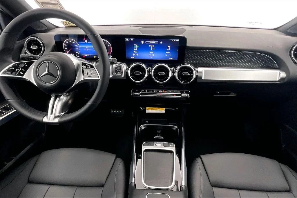New 2026 Polar White Mercedes-Benz GLB 250 image 17