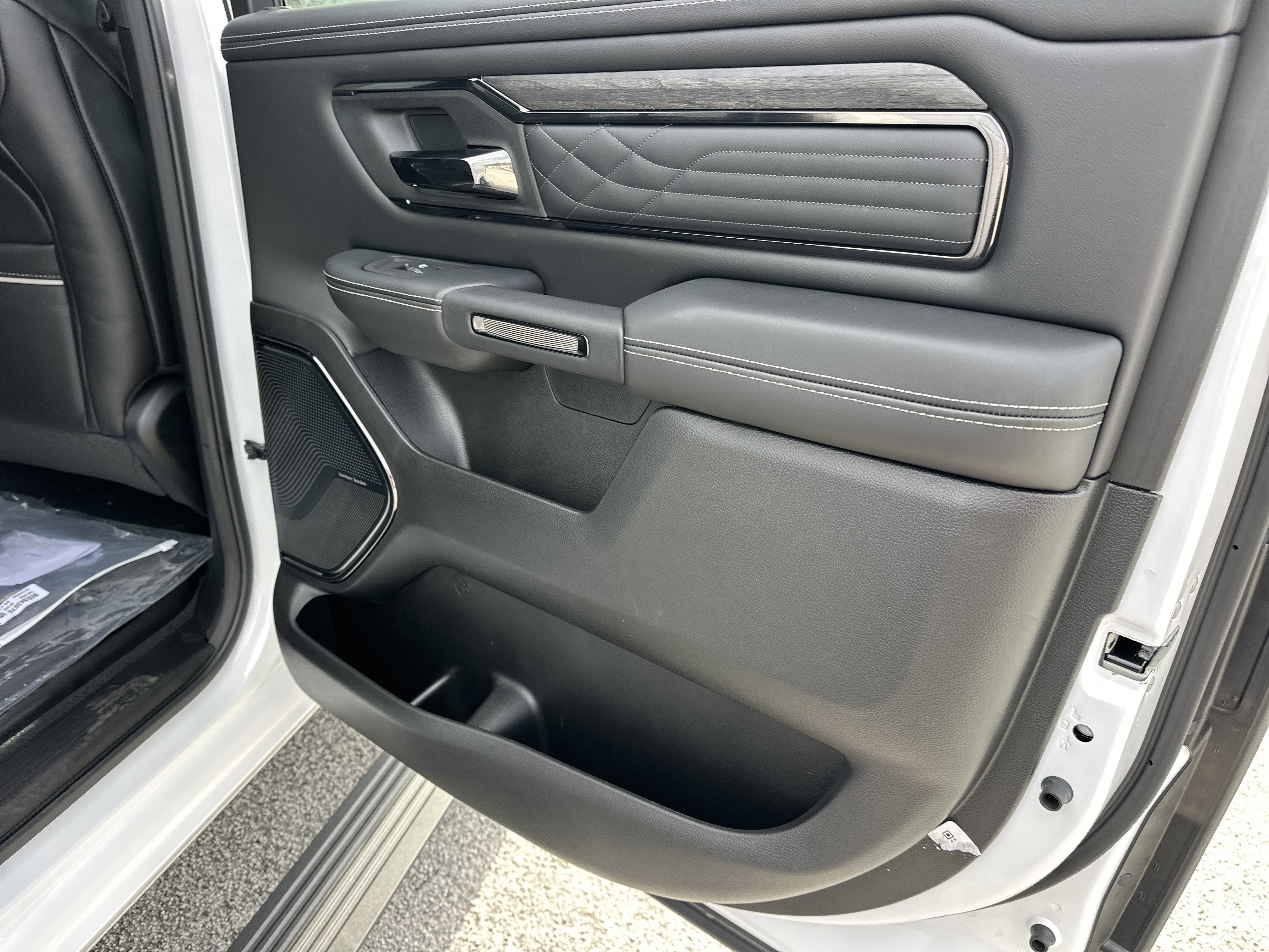 2026 RAM 1500 Limited - Photo 17