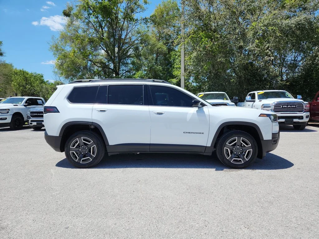 New 2026 Bright White Clear-Coat Exterior Paint Jeep Limited image 3