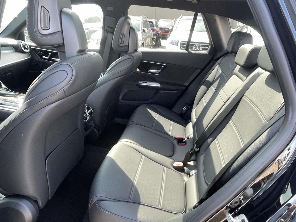New 2026 2040/Black Mercedes-Benz GLC 300 image 19