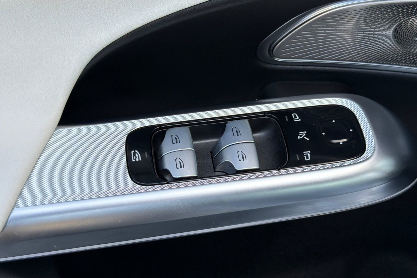 New 2026 MANUFAKTUR Alpine Grey Mercedes-Benz E 350 image 26