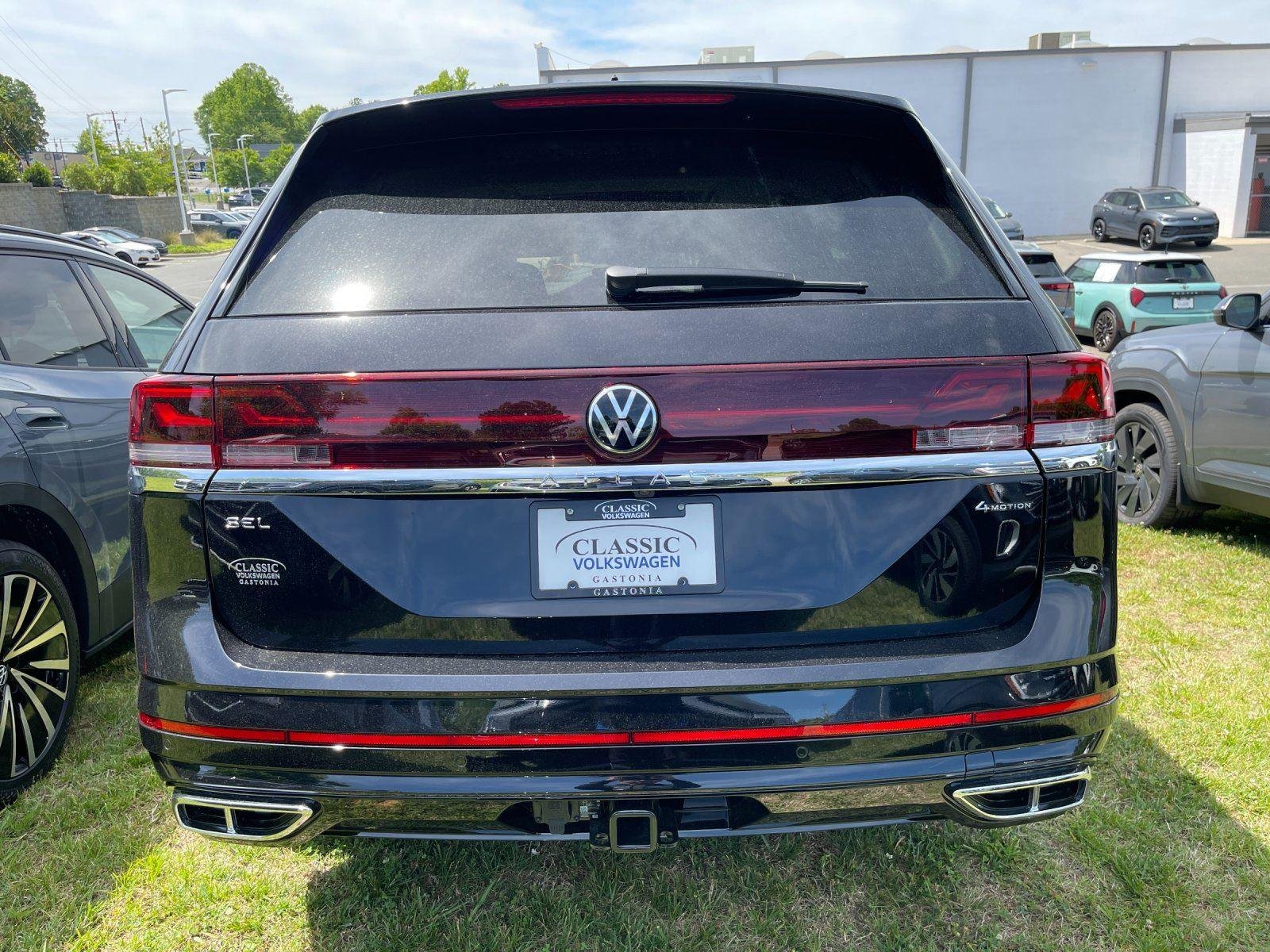New 2026 Deep Black Pearl Volkswagen 2.0T SEL Premium R-Line image 4