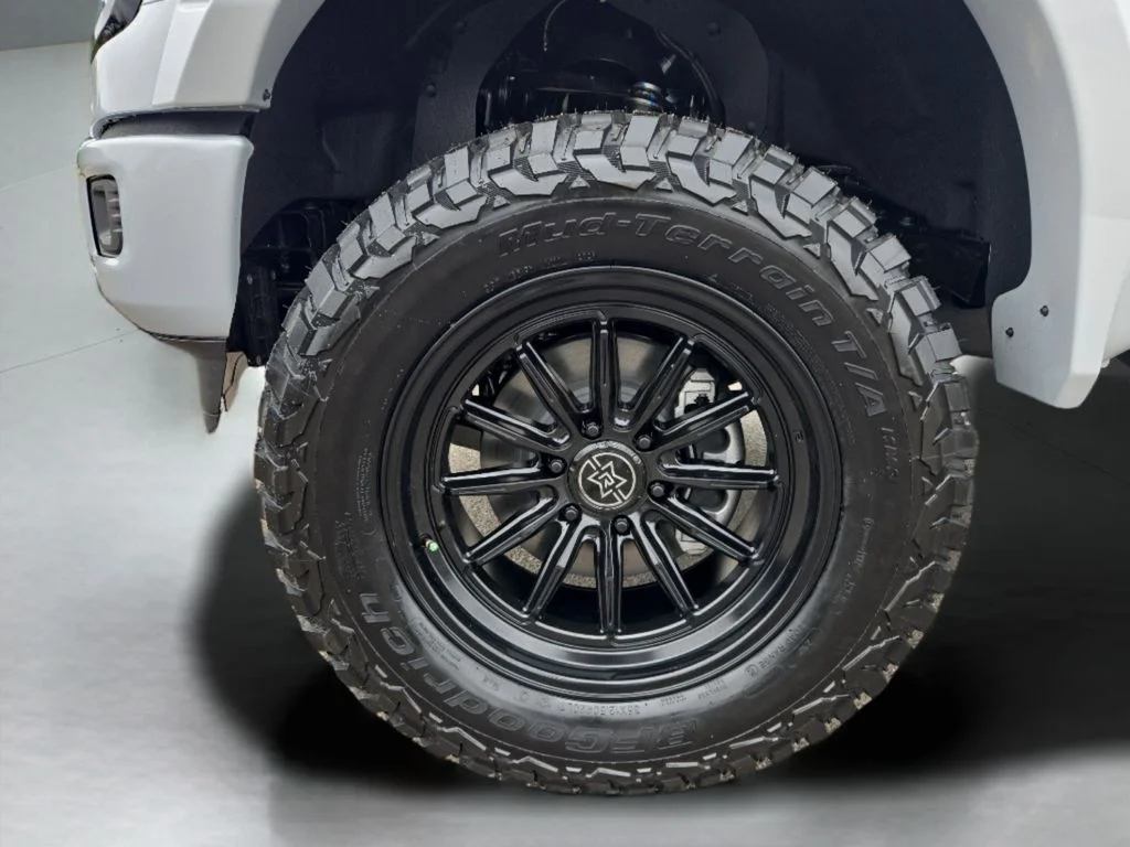 New 2025 Space White Metallic Ford XLT image 70