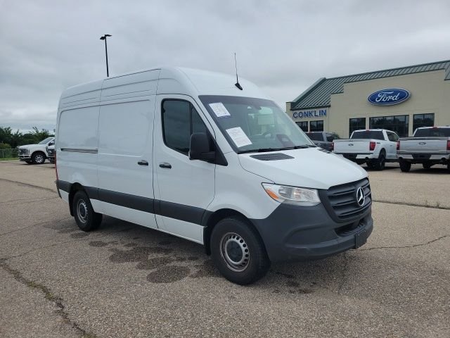 Used 2025 White Mercedes-Benz Cargo 144 WB image 15