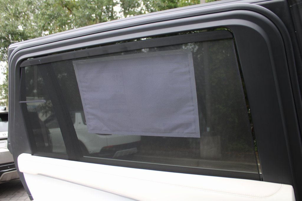 Used 2024 White Land Rover SV image 31
