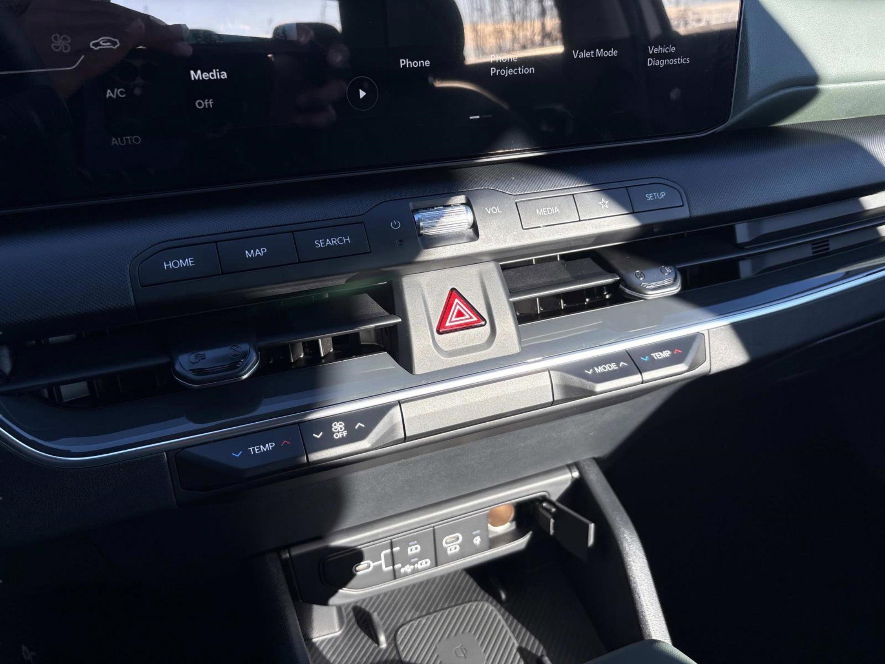 New 2025 Snow White Pearl Kia EX image 26
