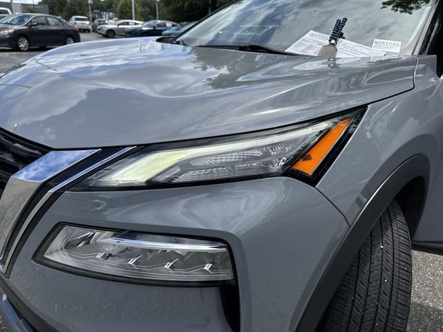 Used 2022 Gray Nissan SL image 32