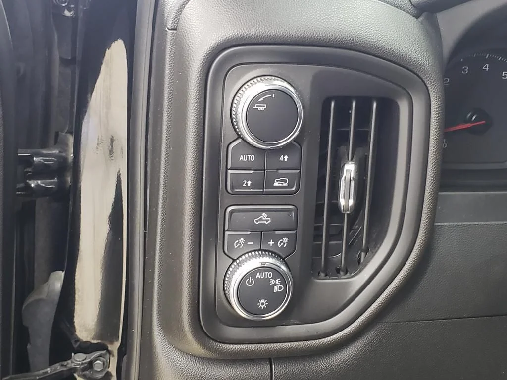 Used 2024 Onyx Black GMC Pro image 23
