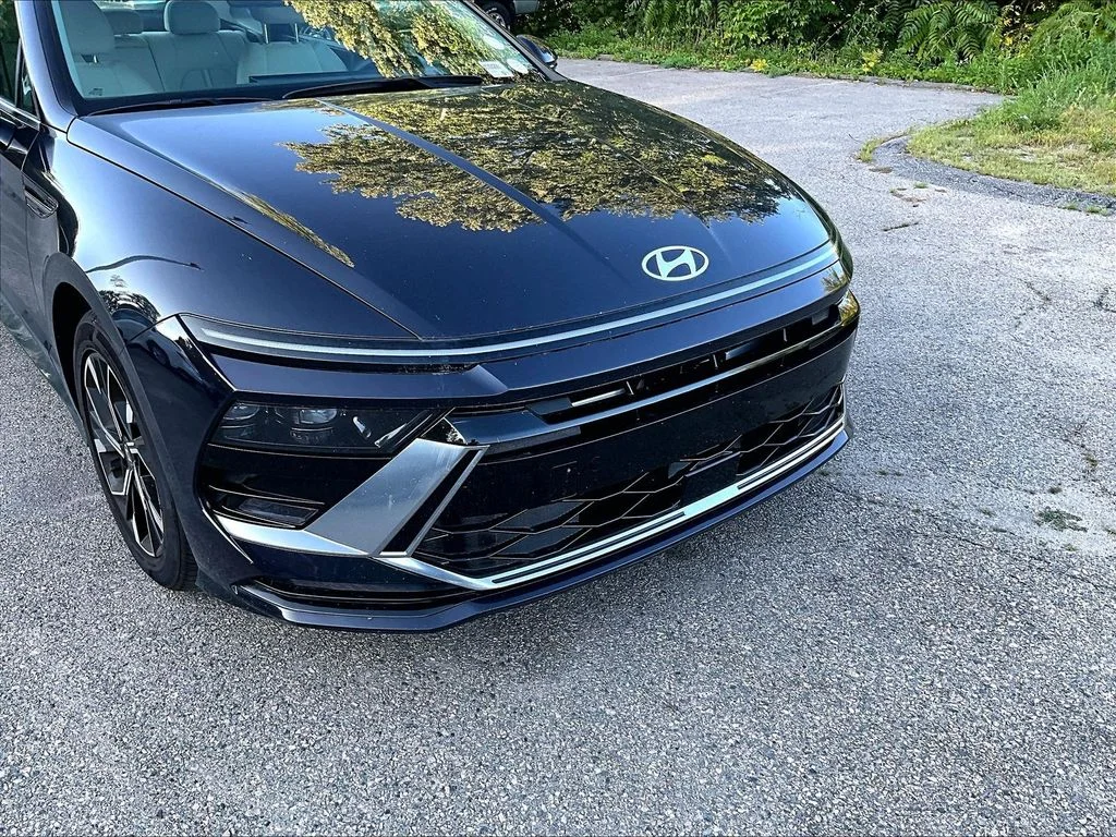 Used 2025 Blue Hyundai SEL image 8
