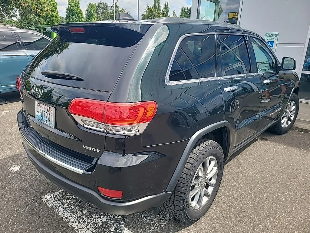 Used 2014 Green Jeep Limited image 3