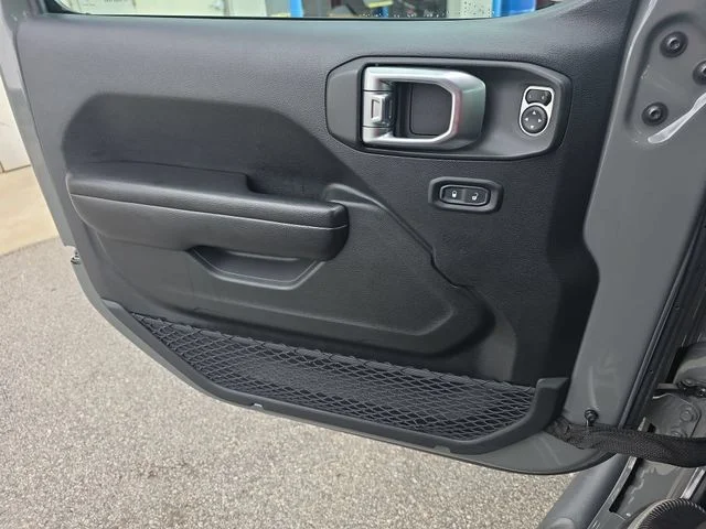 Used 2020 Gray Jeep Unlimited Sport Altitude image 27