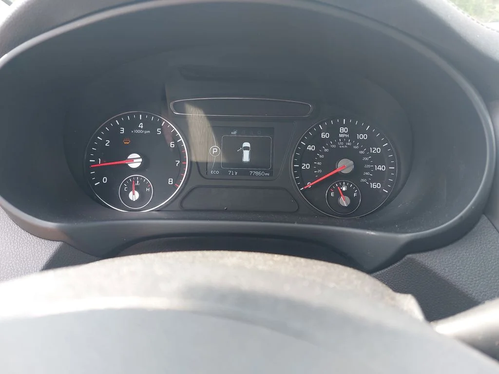 Used 2016 Silver Kia LX image 18