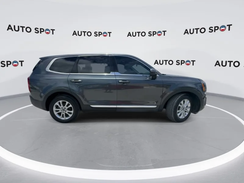 Used 2022 Gravity Grey Kia LX image 9