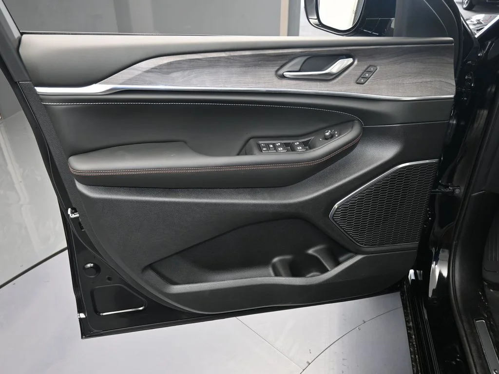 2025 Jeep Grand Cherokee L Overland - Photo 13