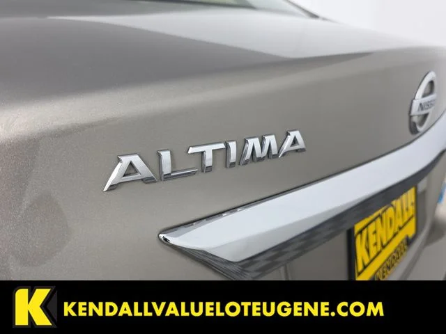 Used 2013 Beige Nissan 2.5 SV image 10