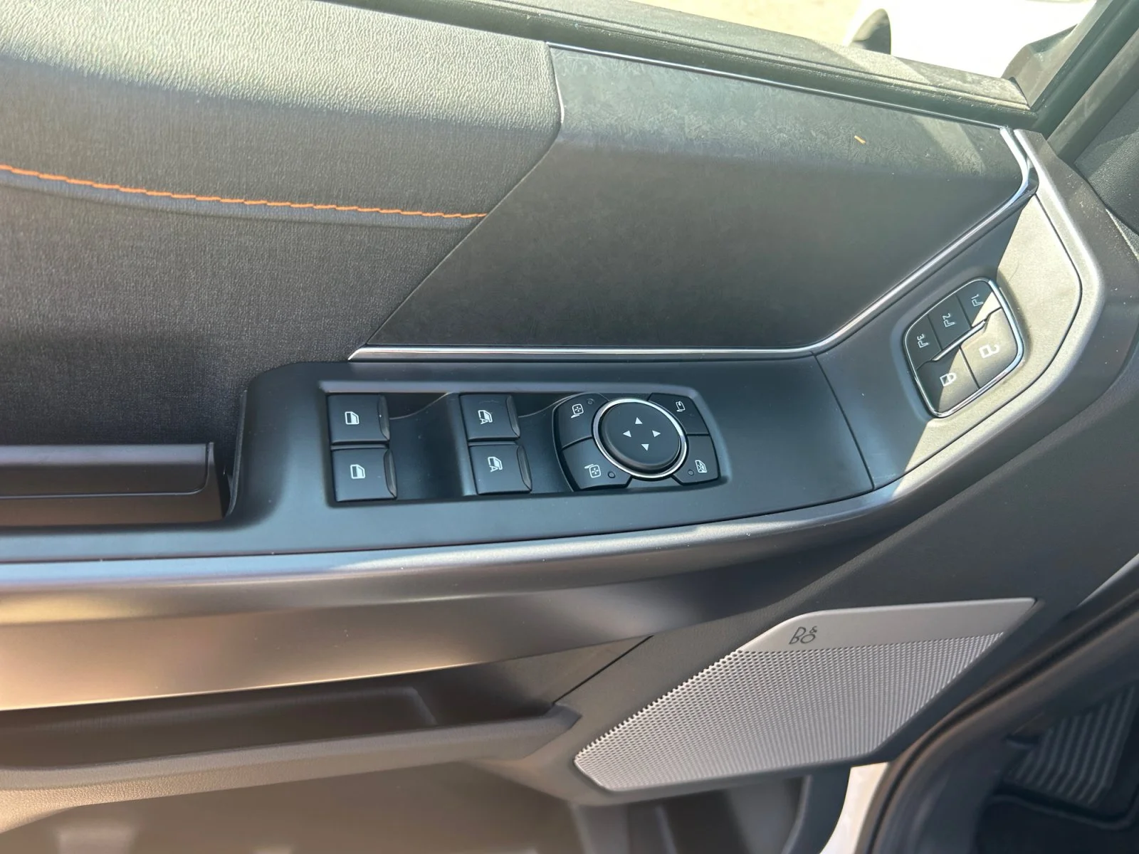 New 2026 Oxford White Ford Tremor image 17