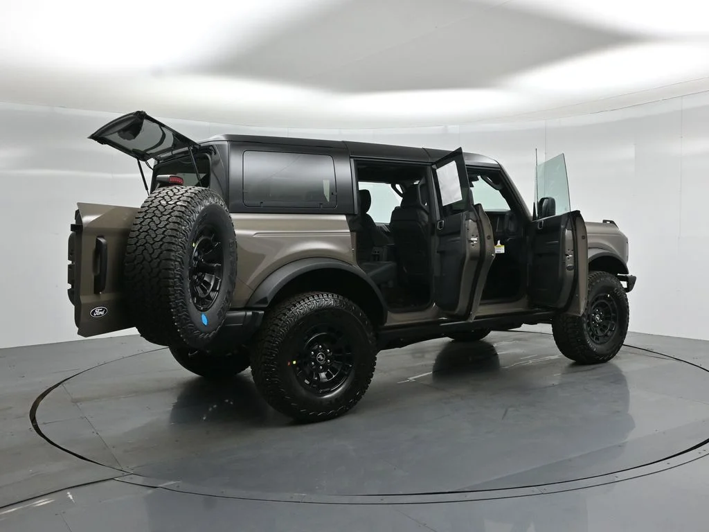 New 2026 Marsh Gray Ford Badlands image 5