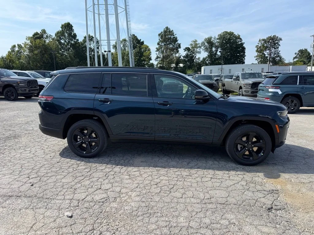 New 2027 Fathom Blue Pearl-Coat Paint Jeep Limited image 5