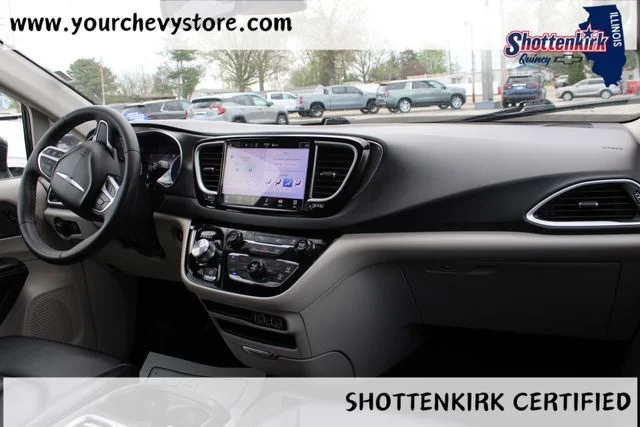 Used 2024 Black Chrysler Touring L image 9