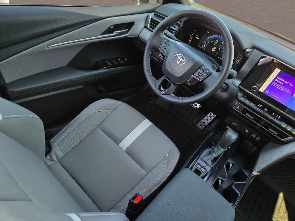 Used 2026  Toyota SE image 16