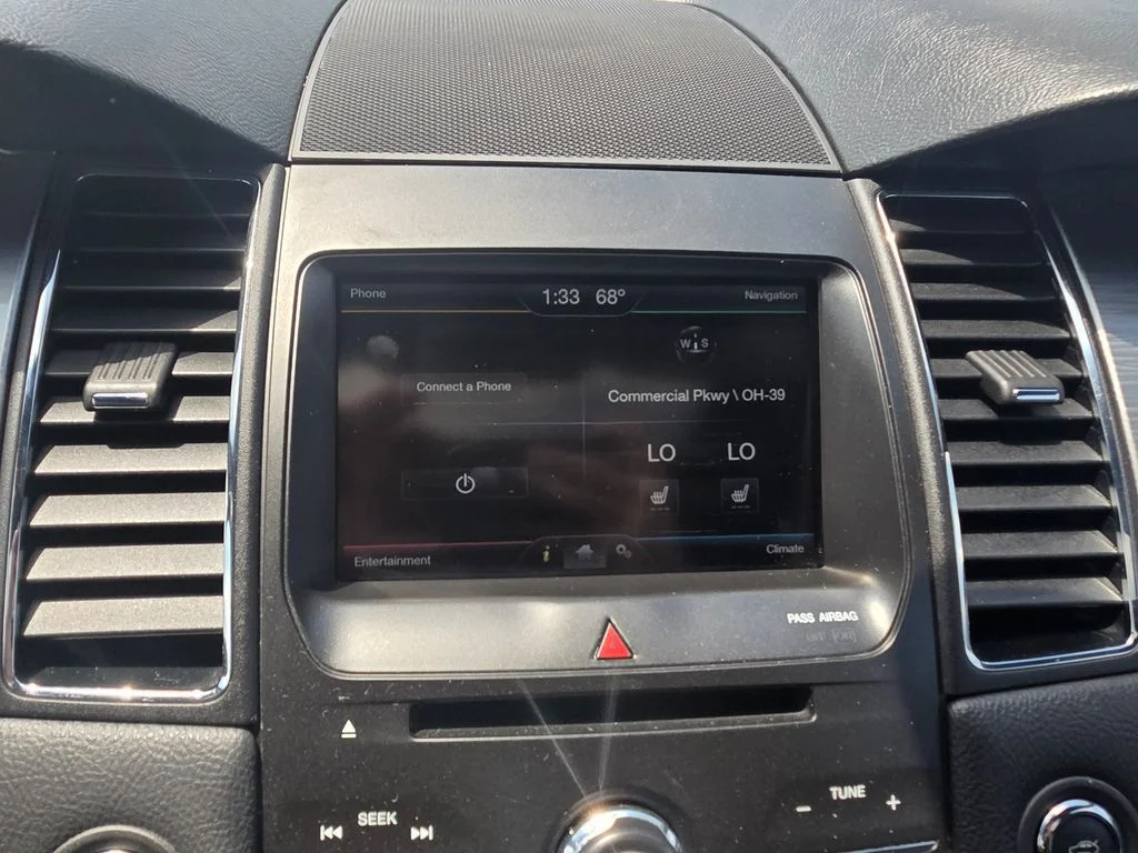 Used 2015 Magnetic Metallic Ford SEL image 12