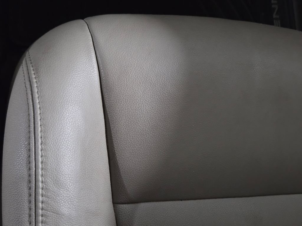Used 2017  Toyota XLE image 28