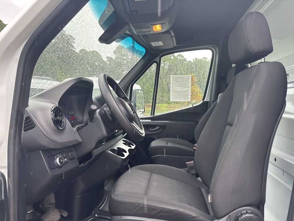 Used 2021  Freightliner w/ 16