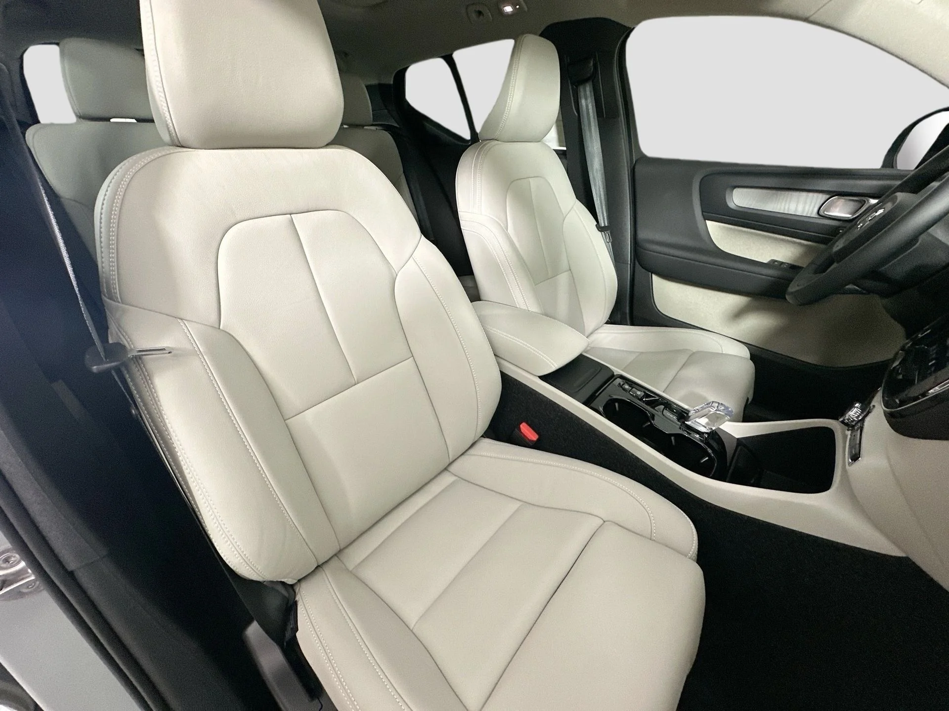 New 2026 Vapour Grey Volvo Plus image 28