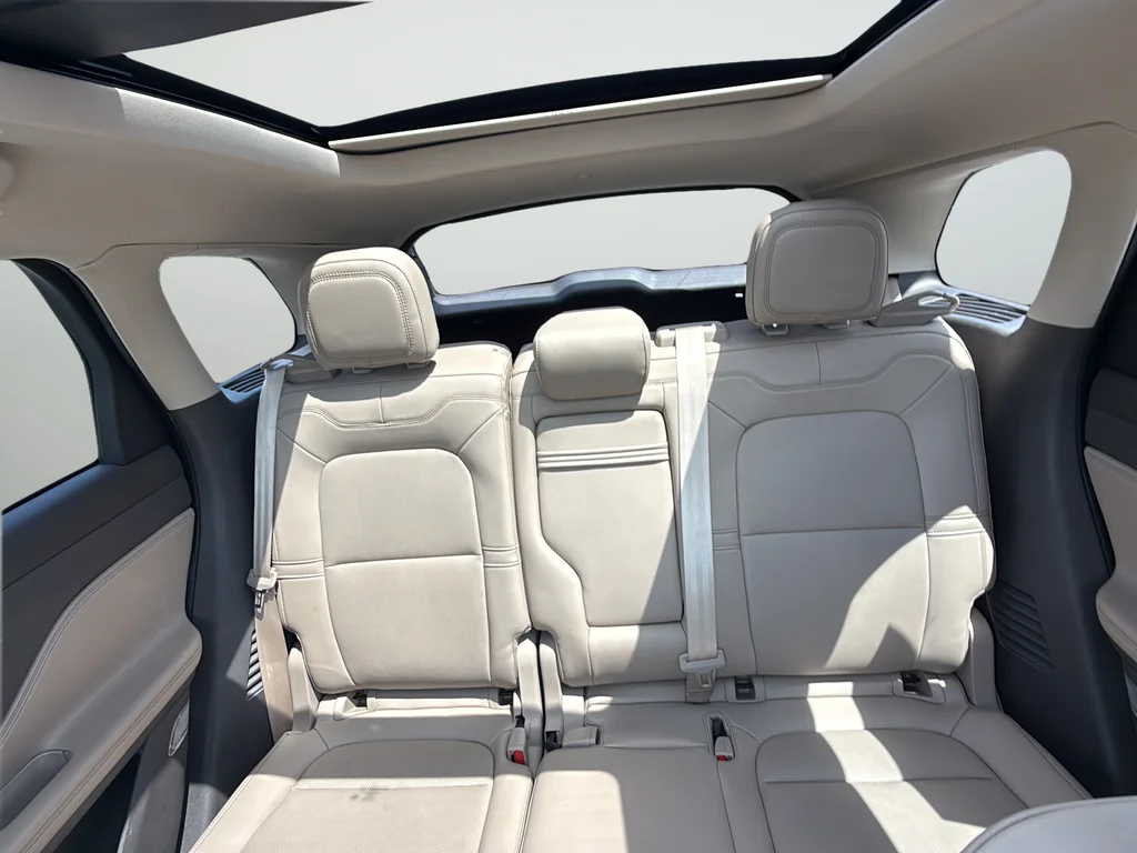 Used 2020 White Lincoln Standard image 22