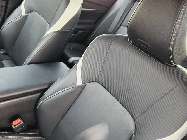 Used 2025 White Toyota LE image 23