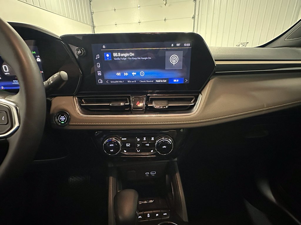 Used 2025 Green Chevrolet ACTIV image 34