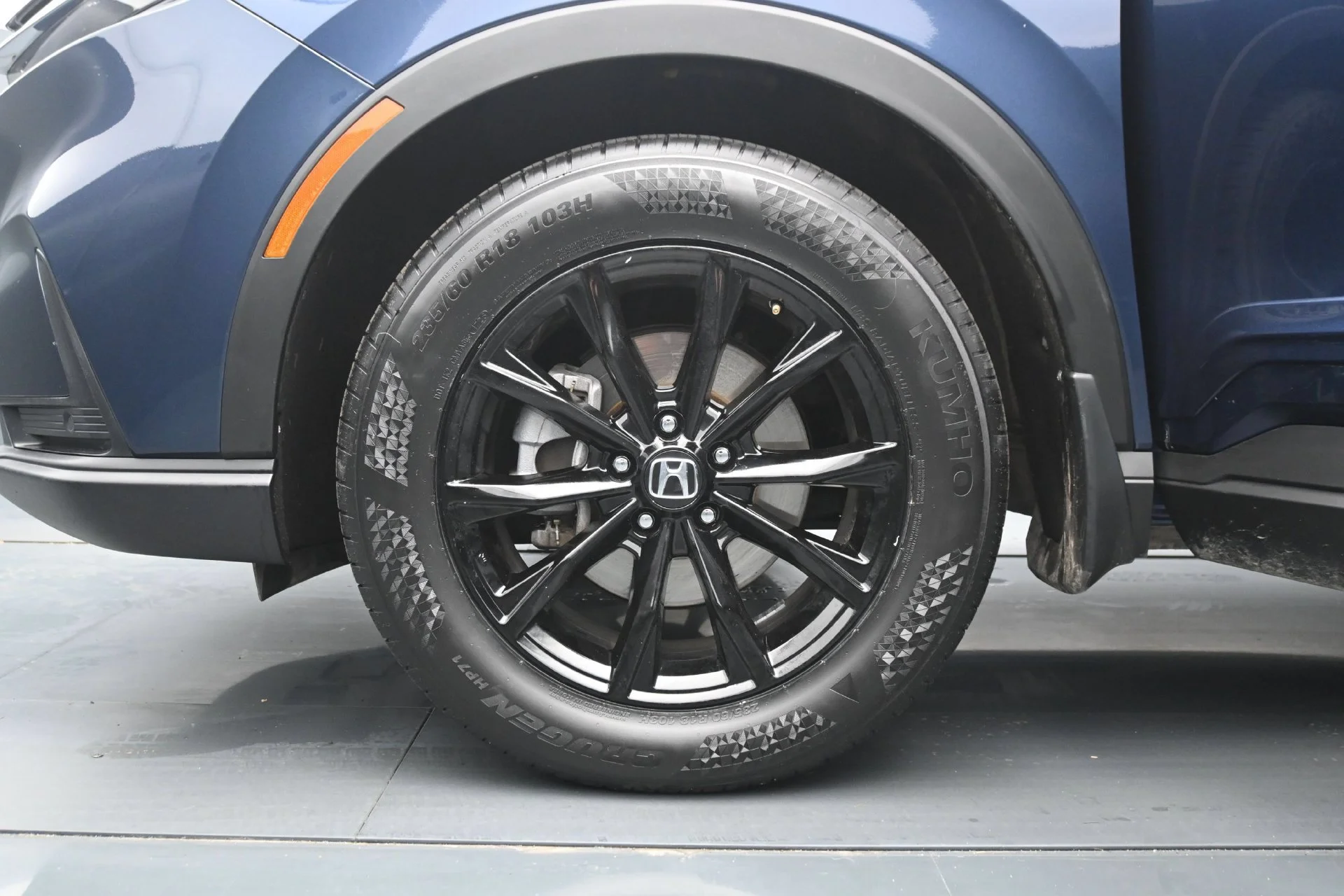 Used 2023 CANYON RIVER BLUE Honda EX-L AWD image 31