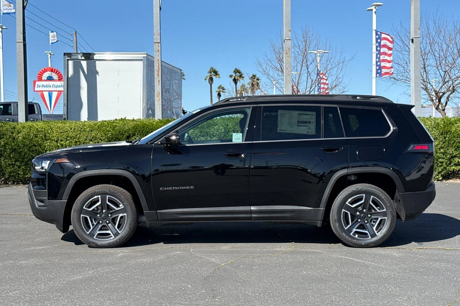 New 2026 Diamond Black Crystal Pearl-Coat Exterior Paint Jeep Laredo image 6