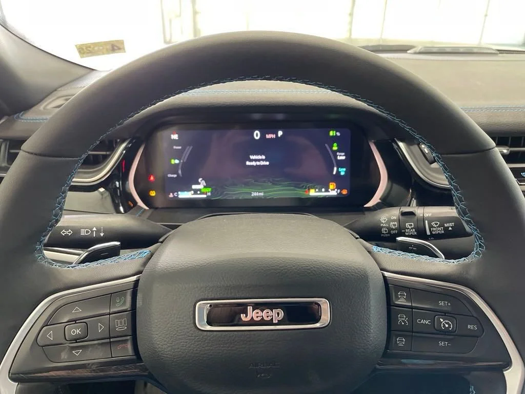New 2024 Silver Zynith Exterior Paint Jeep Trailhawk 4xe image 16