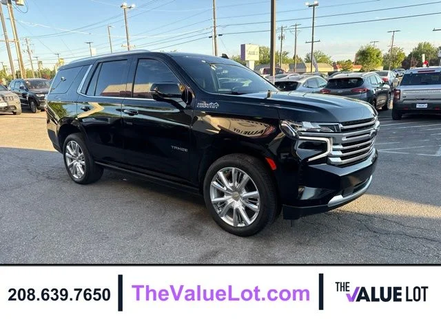 Used 2021  Chevrolet High Country image 2
