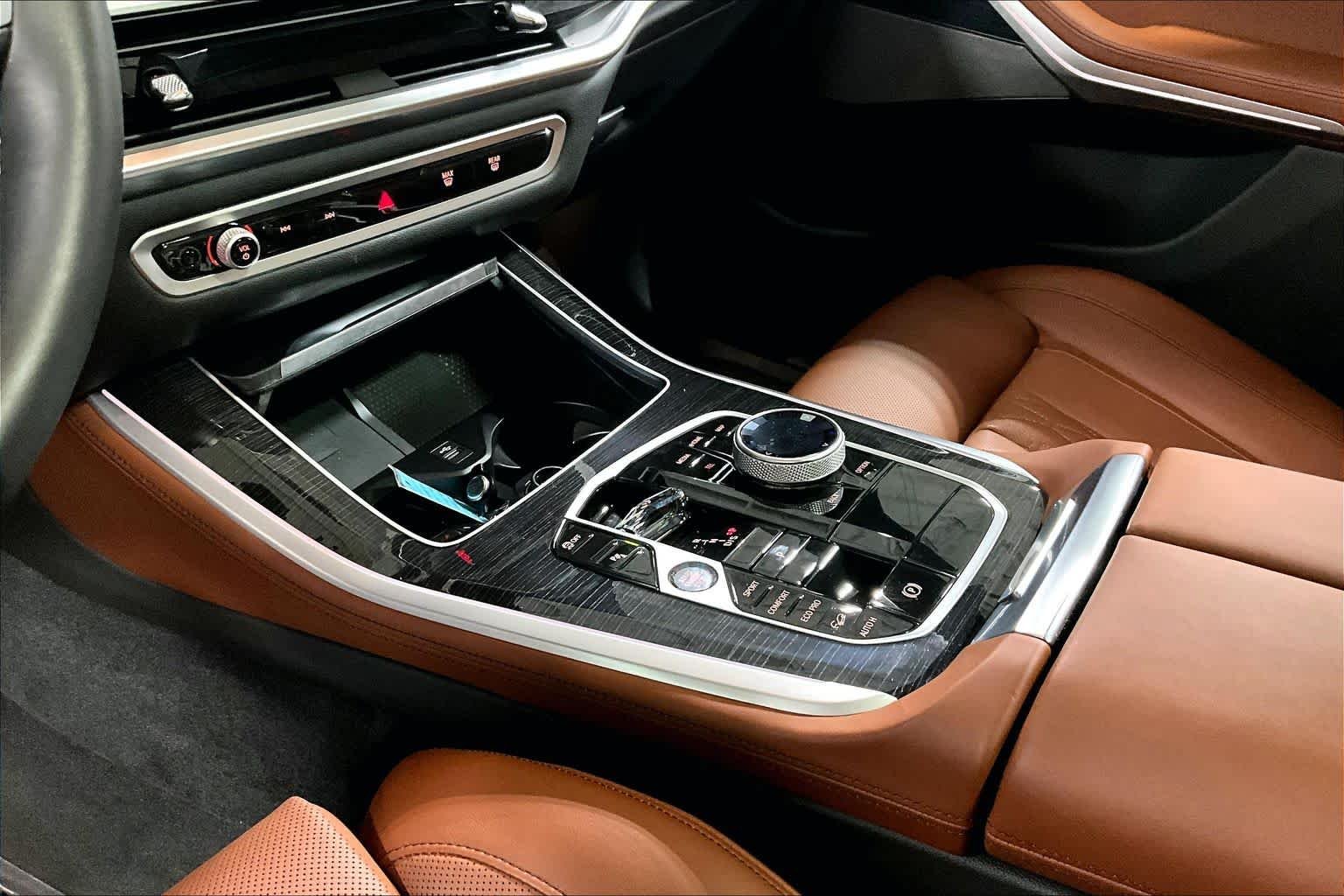 Used 2025 Tanzanite Blue II Metallic BMW M60i image 17
