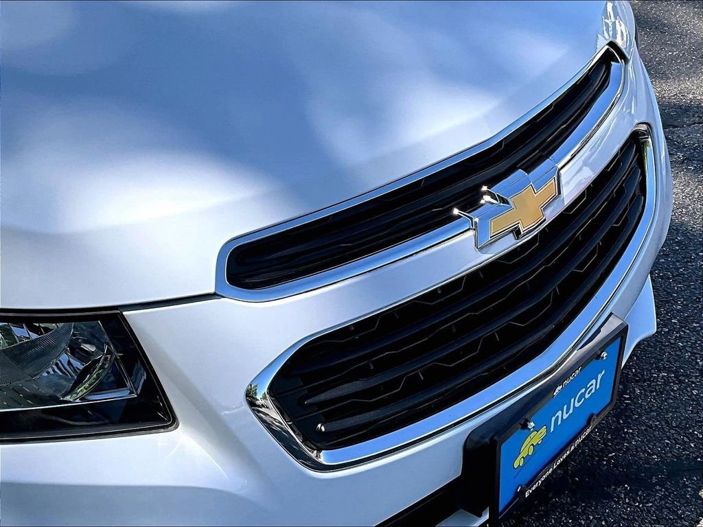 Used 2016 White Chevrolet LS image 28