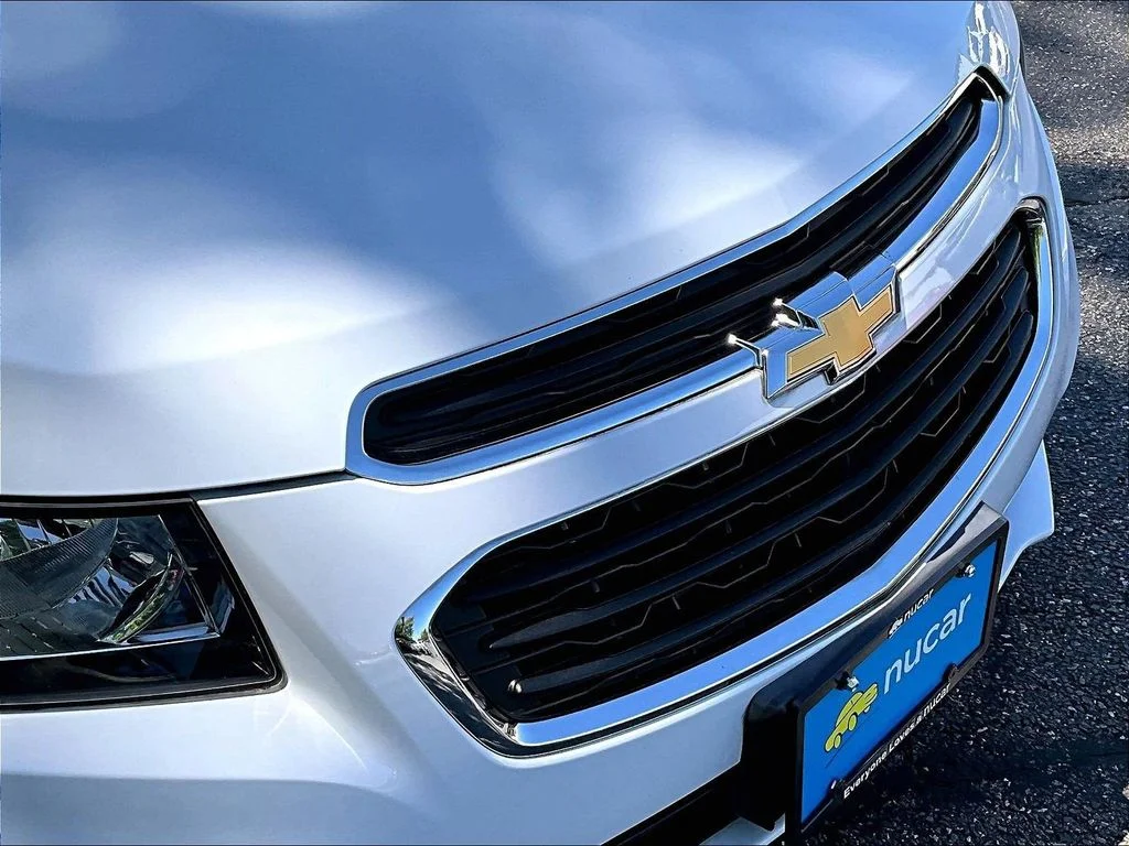 Used 2016 White Chevrolet LS image 28
