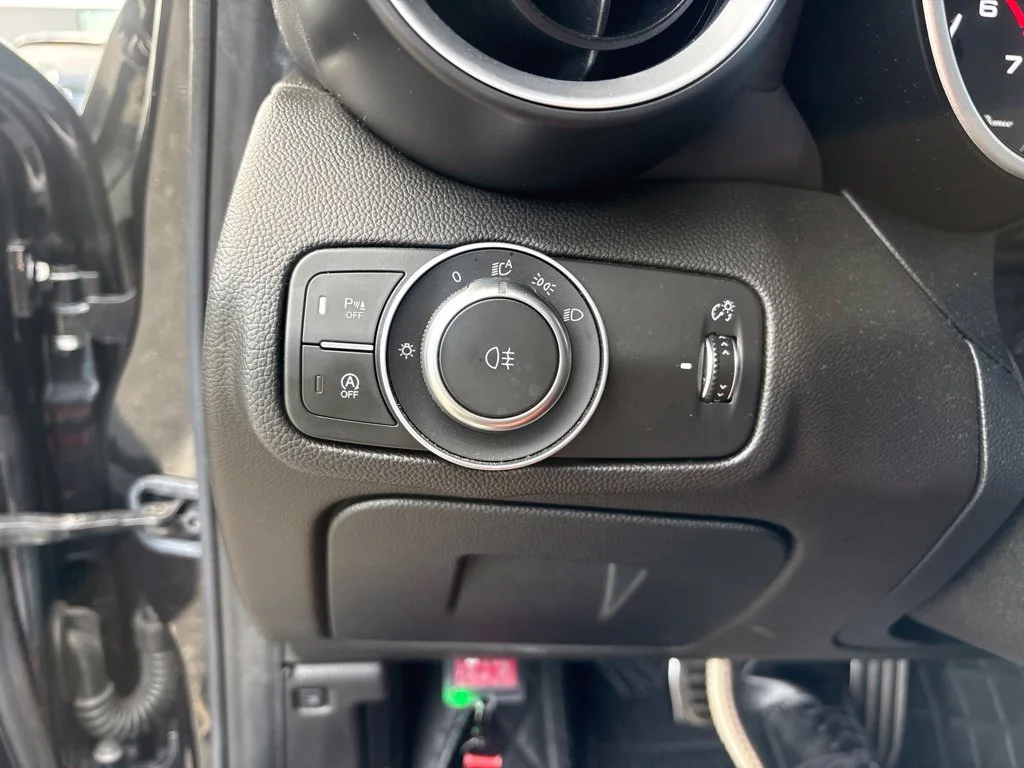 Used 2022 Black Alfa Romeo Veloce image 31