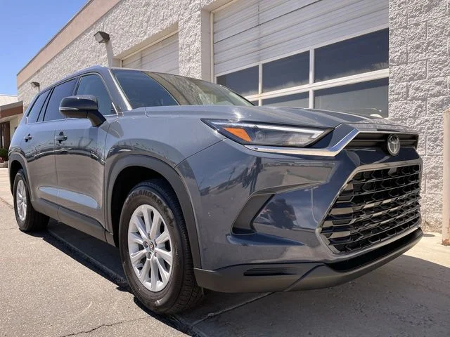 Used 2026 White Toyota XLE image 10
