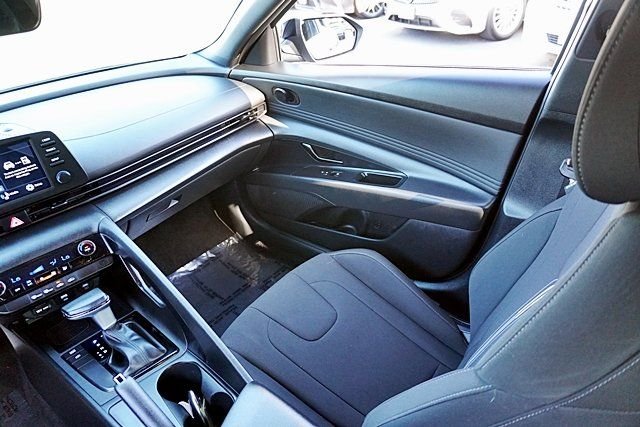 Used 2025 Gray Hyundai SEL Sport image 19