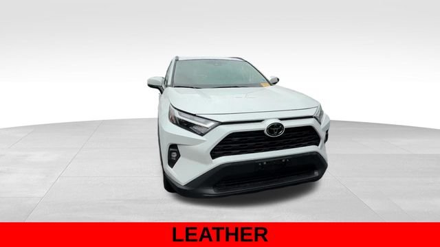 Used 2025 Beige Toyota XLE Premium image 12
