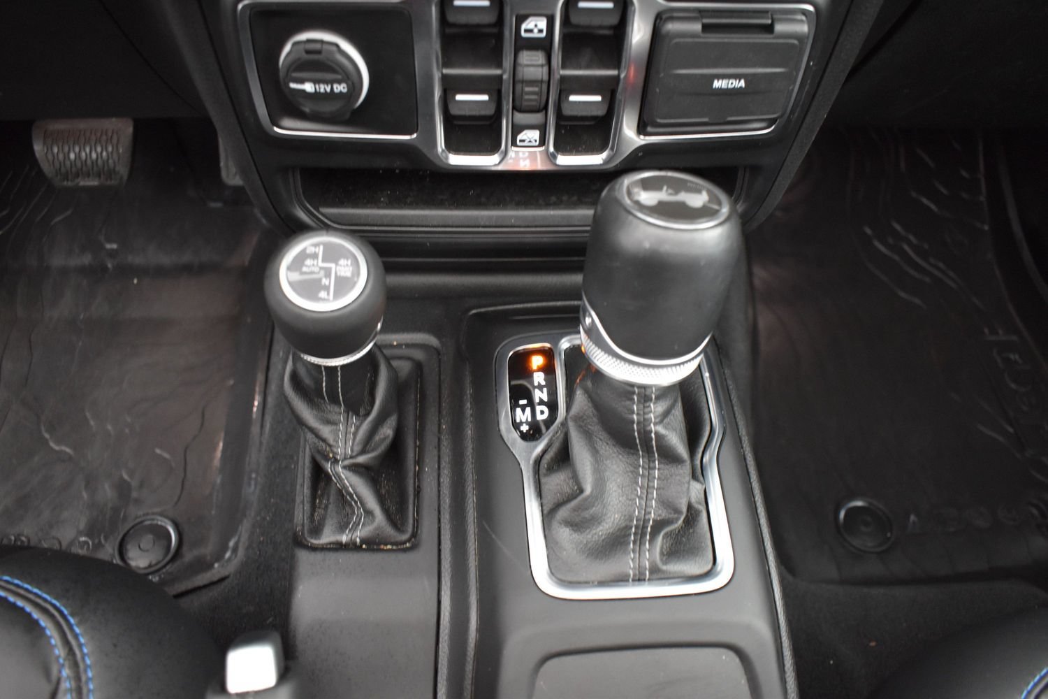 Used 2024 Silver Zynith Clearcoat Jeep High Altitude image 10