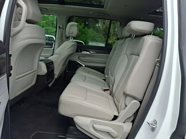 Used 2022 White Jeep Series II image 10