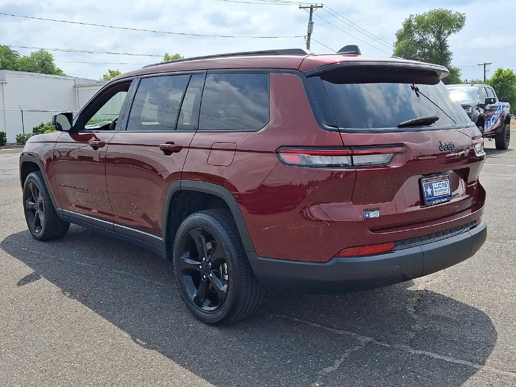 Used 2024 Red Jeep Altitude X 4x4 image 8