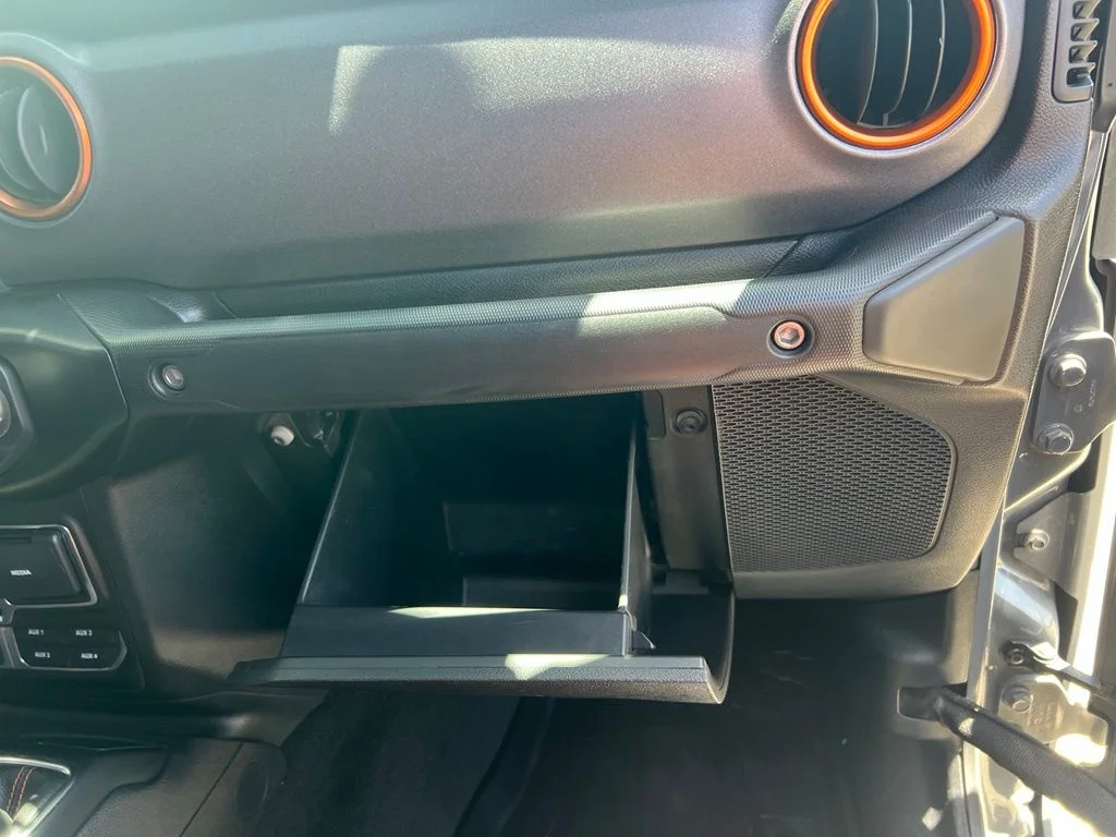 Used 2021 Sting Gray Clearcoat Jeep Mojave image 28