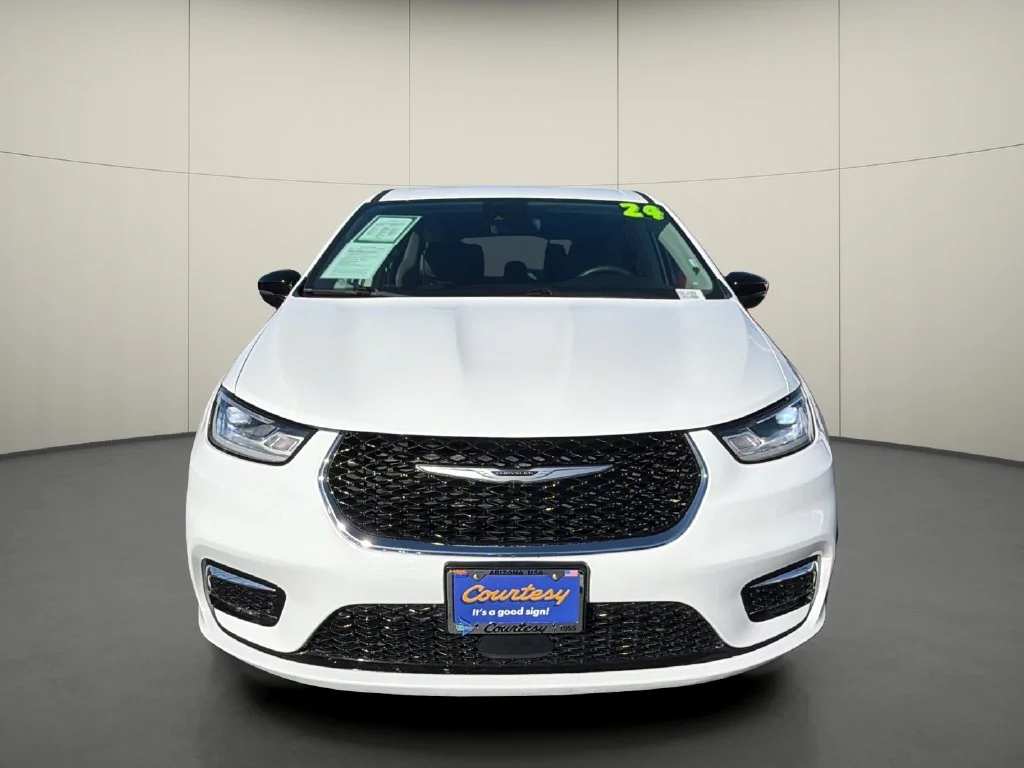 Used 2024 White Chrysler Touring L image 8