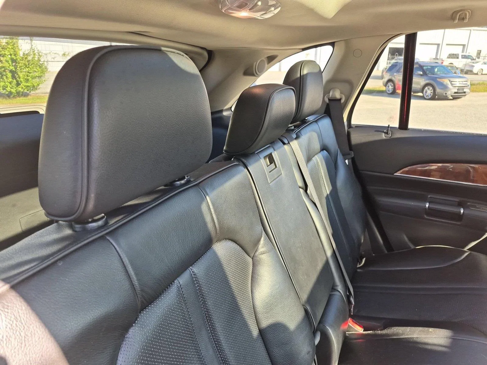 Used 2011 WHITE PLATINUM METALLIC TRI-COAT LINCOLN  image 30