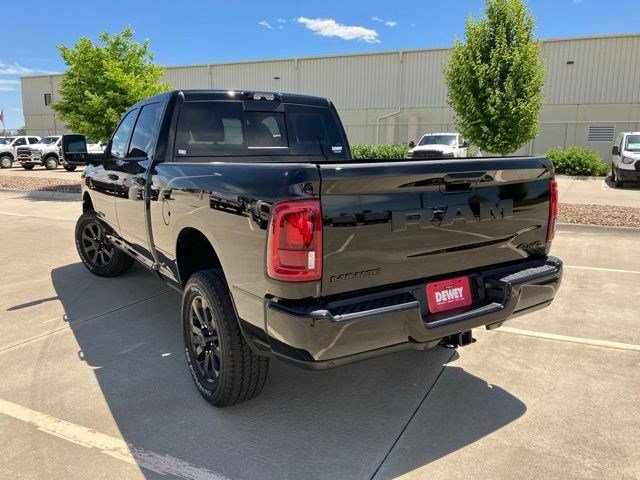 New 2026 Diamond Black Crystal Pearl-Coat Exterior Paint RAM Laramie image 7
