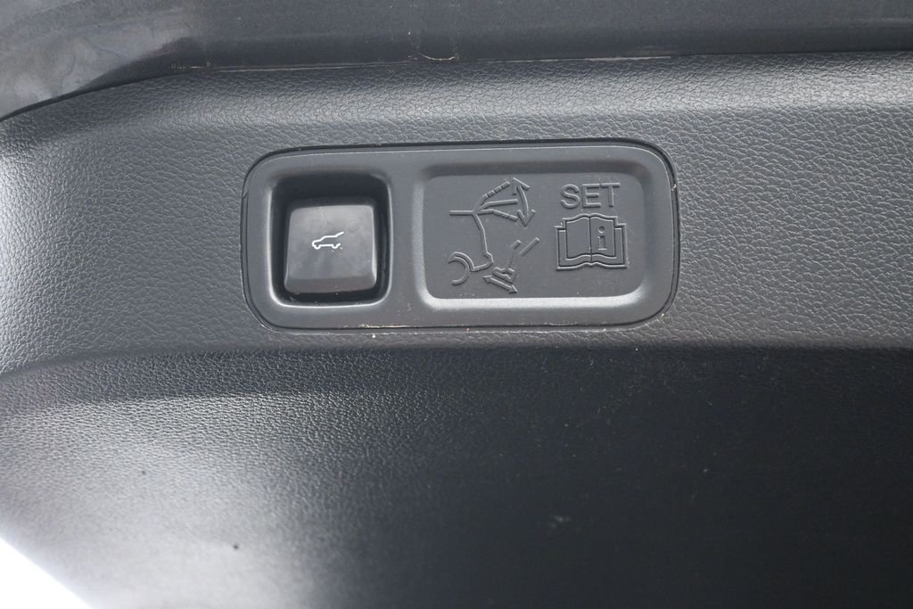 Used 2019 Gray Ford Limited image 29